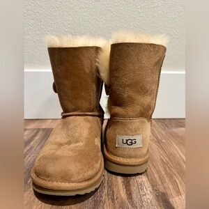 UGG Bailey Button Boots – Youth Size 4 (EU 36)